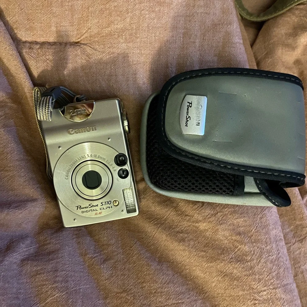 Canon Silver Digital Camera with Compact Design and User-Friendly Features